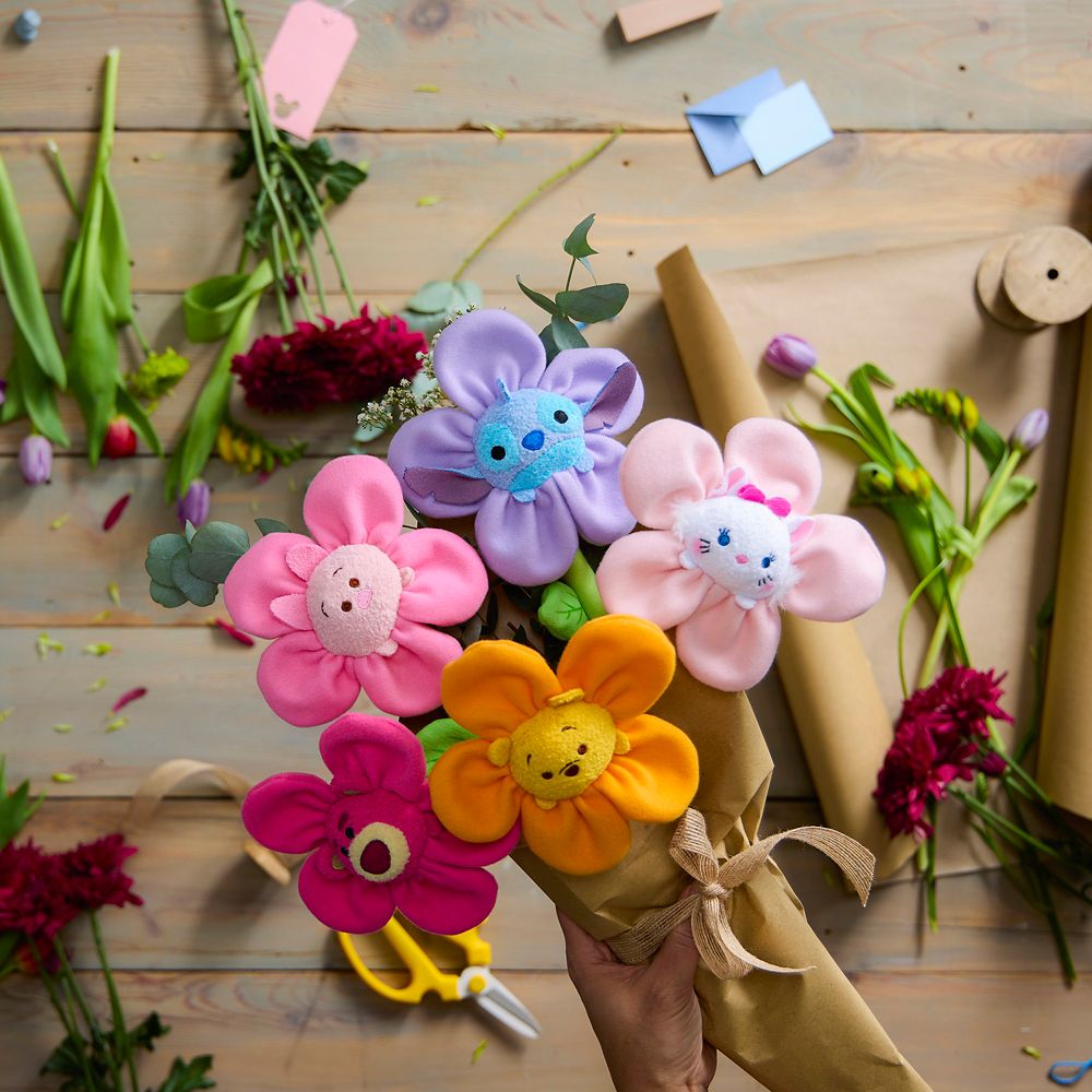 Winnie the Pooh Plush Flower &ndash; Blooms by Disney &ndash; 14''