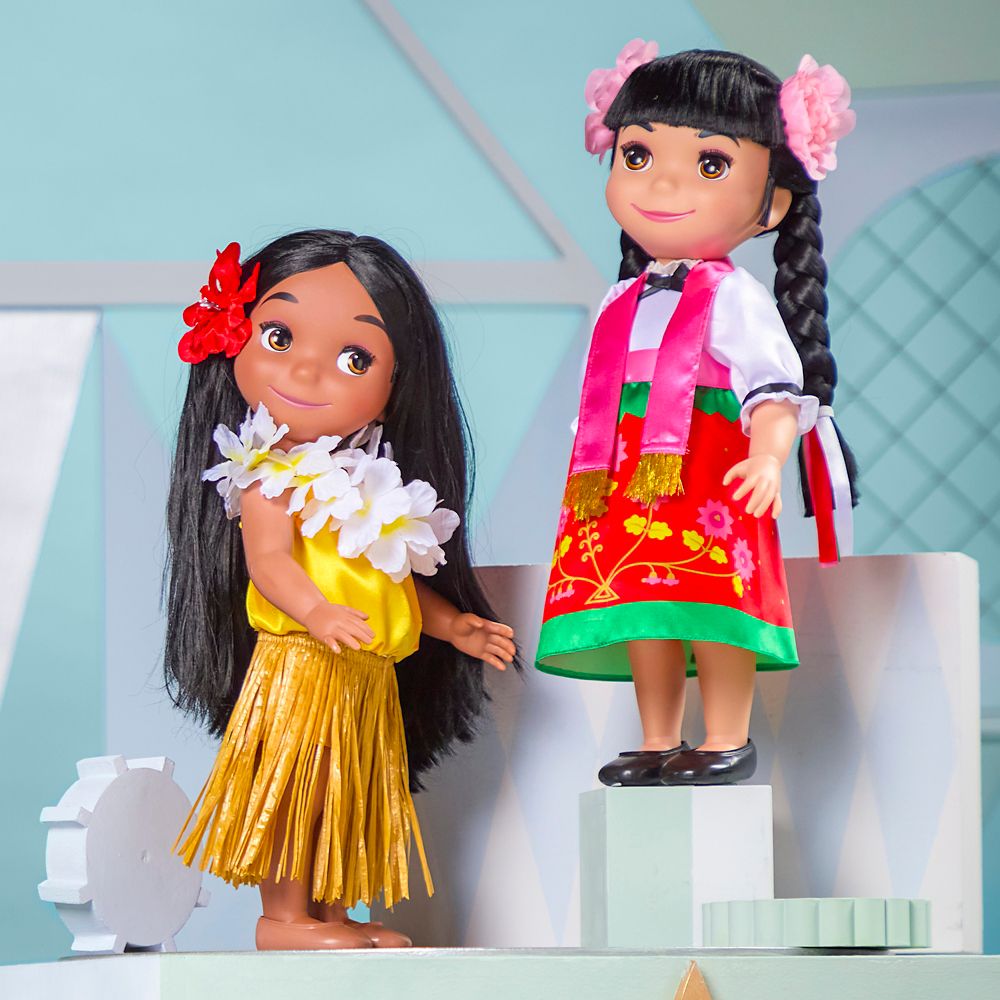 Disney Animator's Collection ''it's a small world'' Hawaii Singing Doll &ndash; 15''