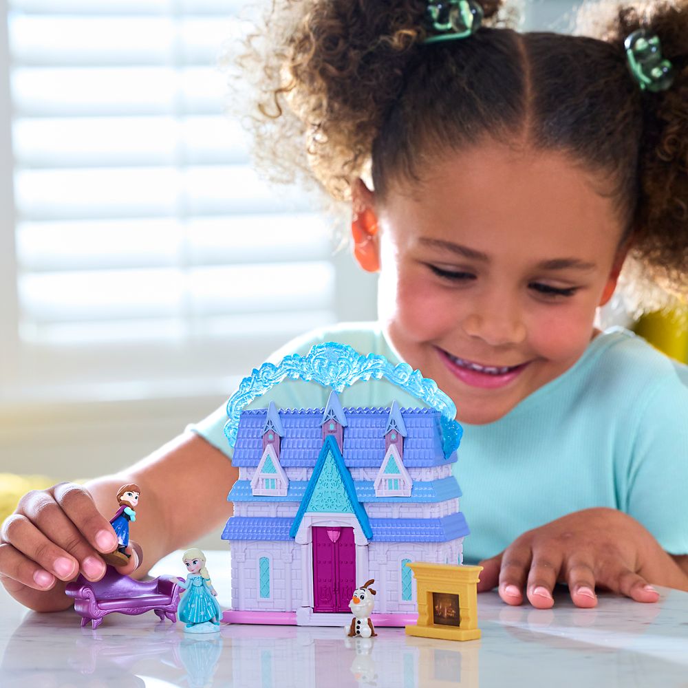 Anna and Elsa Arendelle Castle Micro Play Set &ndash; Frozen &ndash; Disney Once Upon a Story