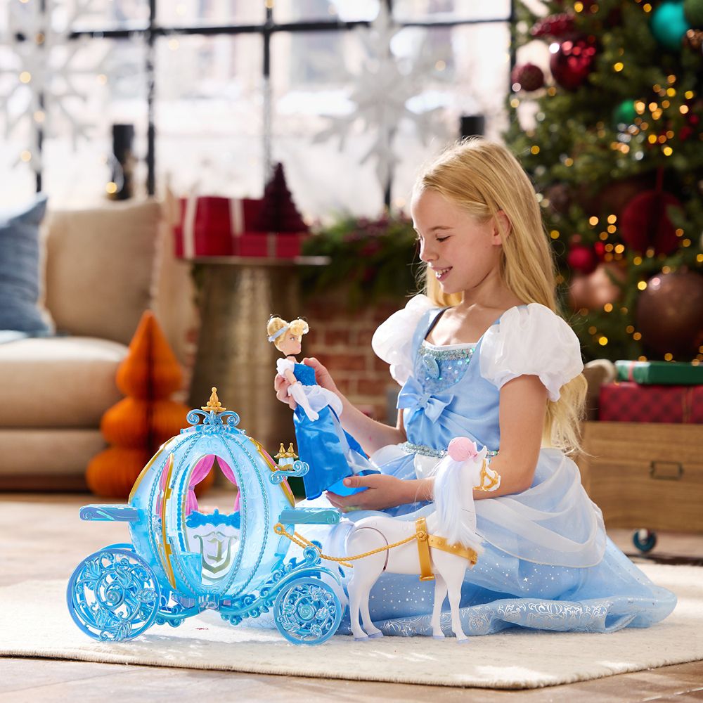 Cinderella Doll, Horse and Light-Up Carriage Deluxe Gift Set