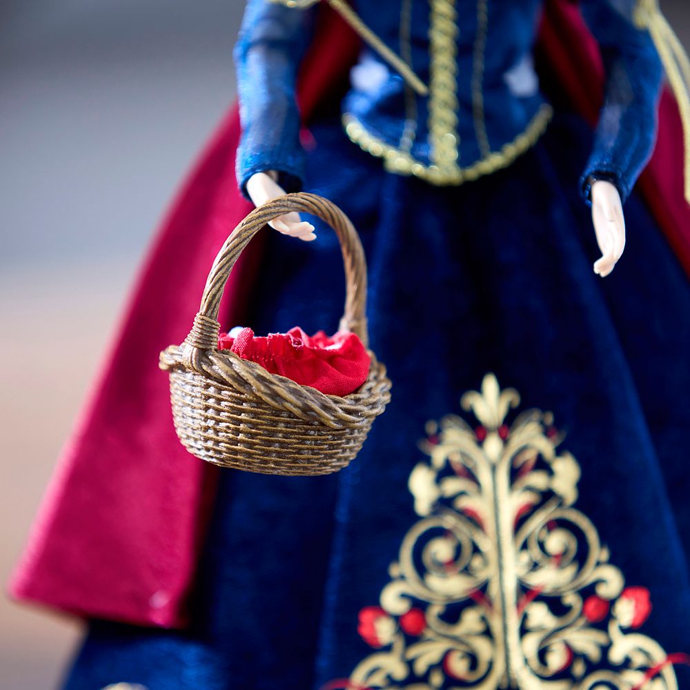 Snow White 2025 Holiday Special Edition Doll