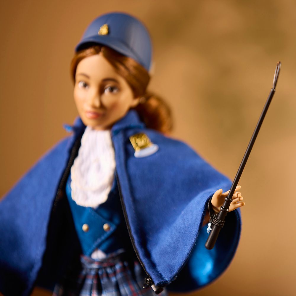 Guest Relations Cast Member Doll &ndash; Special Edition 2026 &ndash; 11 1/2''