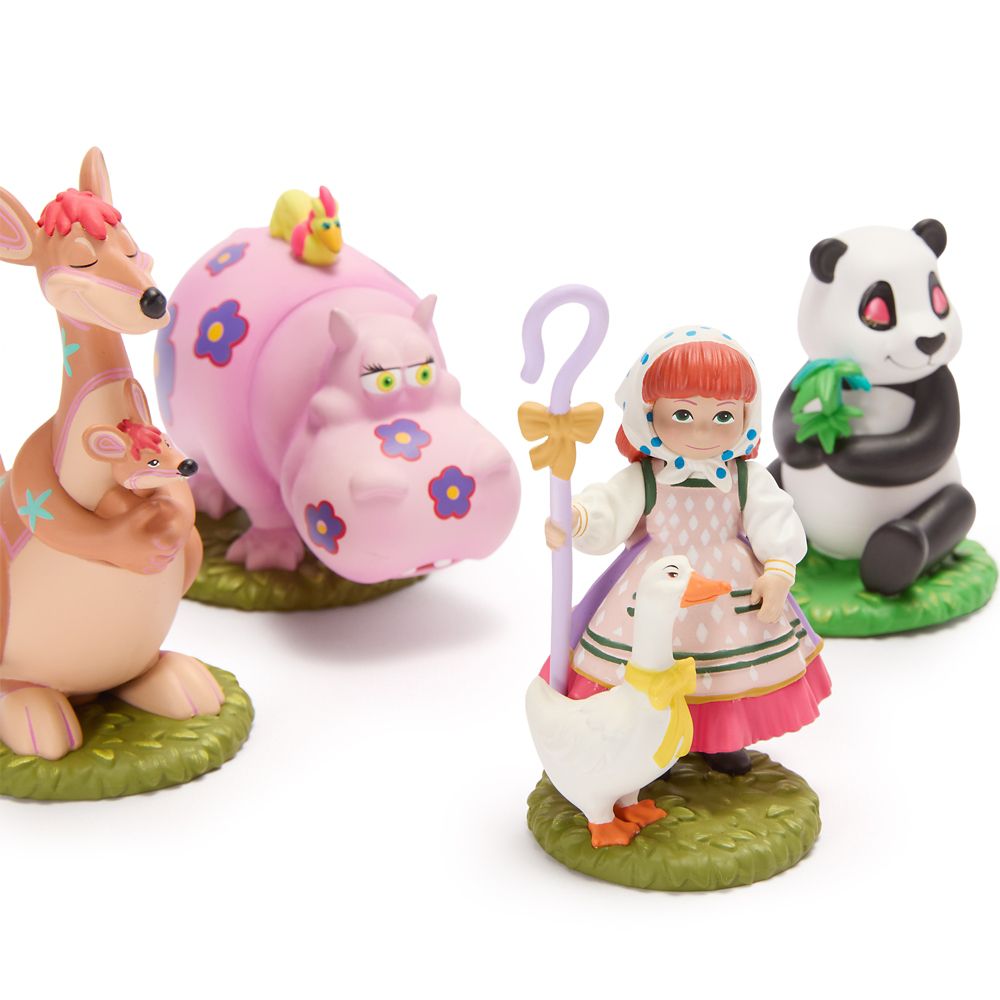 ''it's a small world'' Figure Set