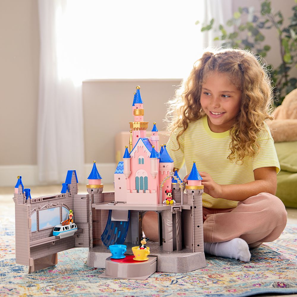 Sleeping Beauty Castle Play Set &ndash; Disneyland