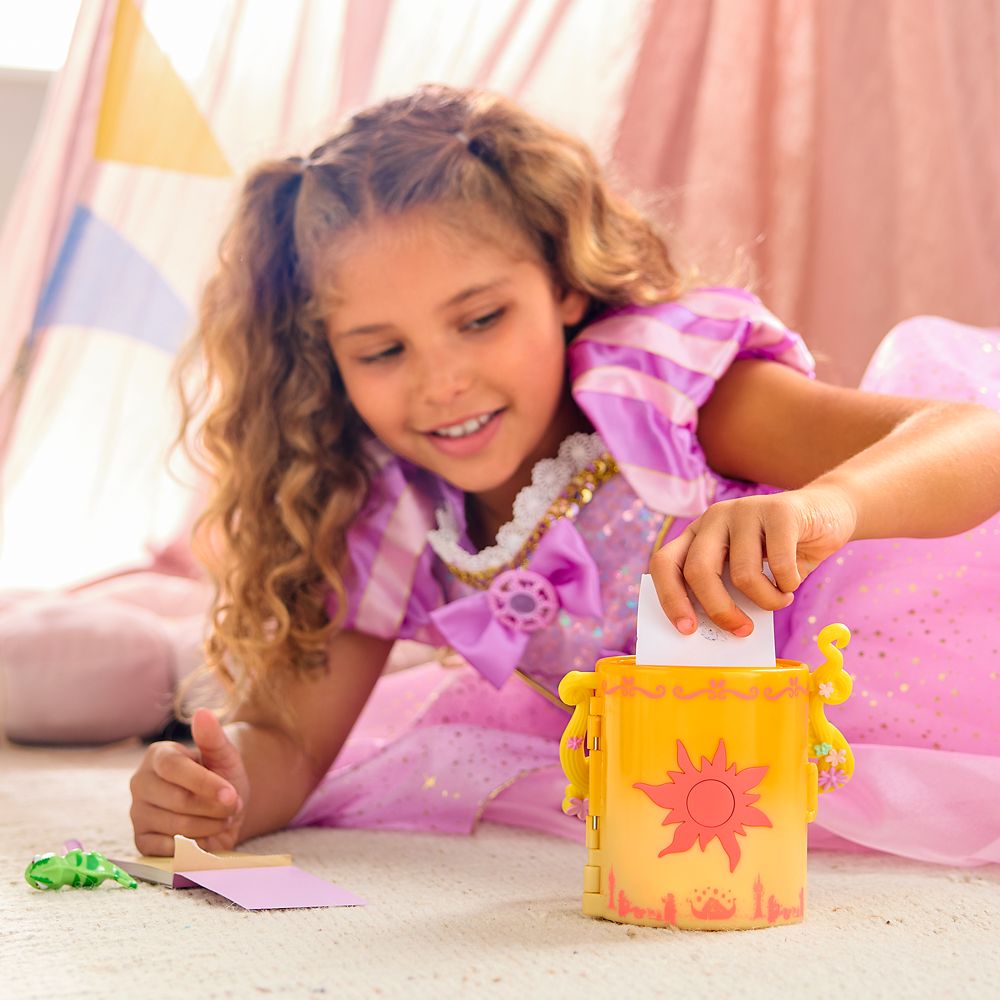 Tangled Light-Up Lantern and Stationery Set