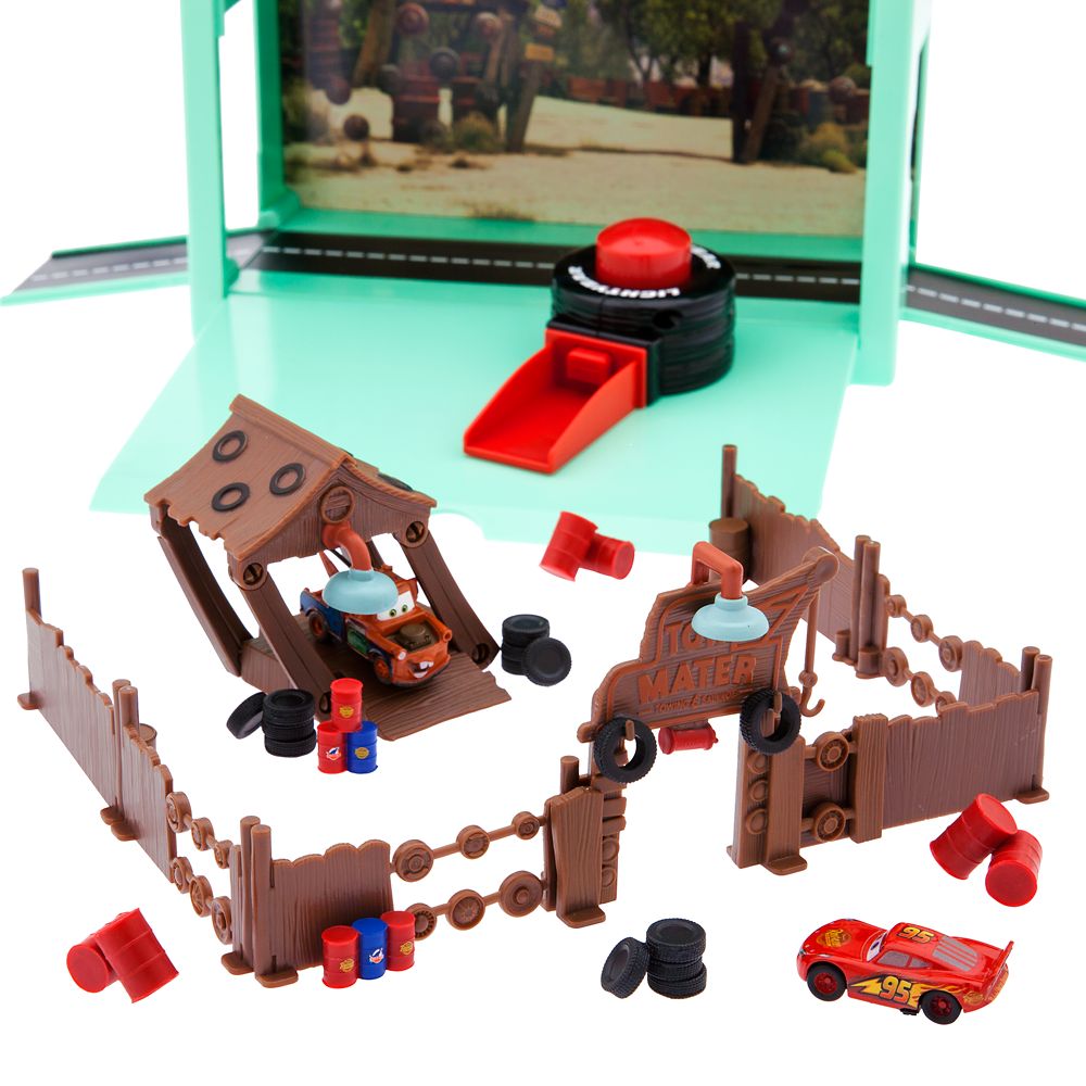 Mater's Junkyard On-the-Go Play Set &ndash; Cars