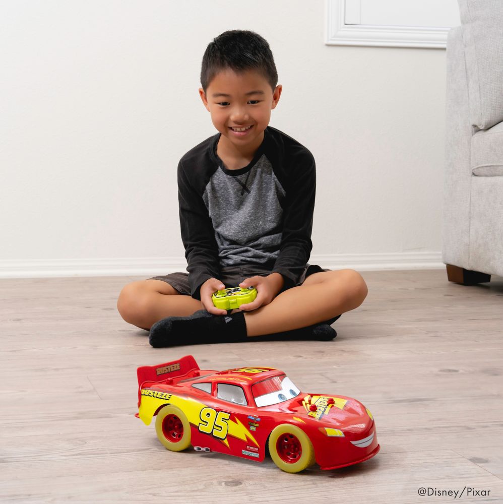 Lightning McQueen Glow Racers Light-Up Remote Control Vehicle &ndash; Cars