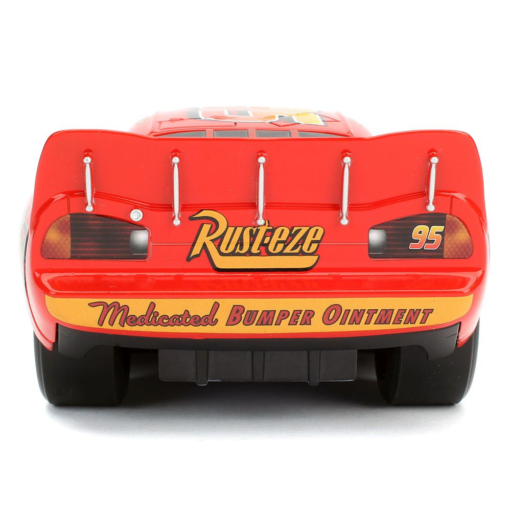 Lightning McQueen Die Cast Car &ndash; Tire Rack Edition &ndash; Cars