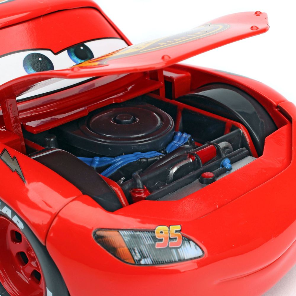 Lightning McQueen Die Cast Car &ndash; Tire Rack Edition &ndash; Cars