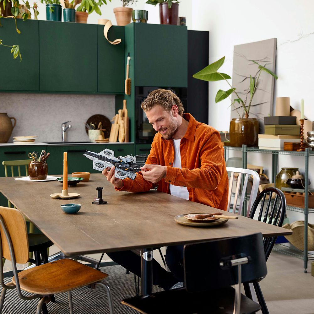 LEGO Avengers Helicarrier 76295 - The Infinity Saga