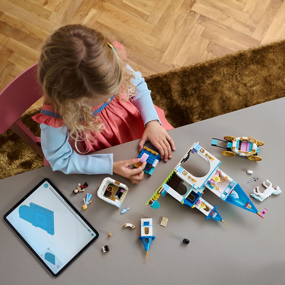 LEGO Cinderella's Castle & Horse Carriage 43275