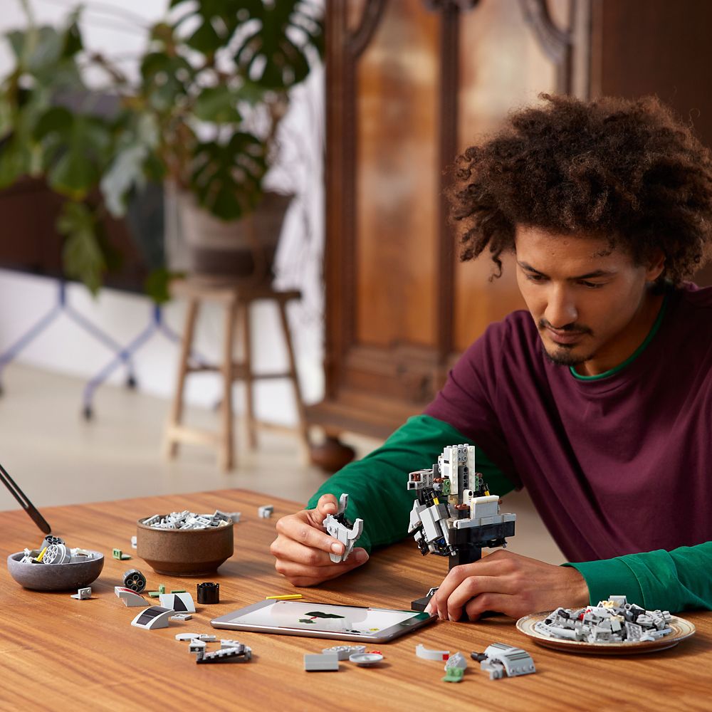 LEGO® AT-AT Driver Helmet 75429 - Star Wars