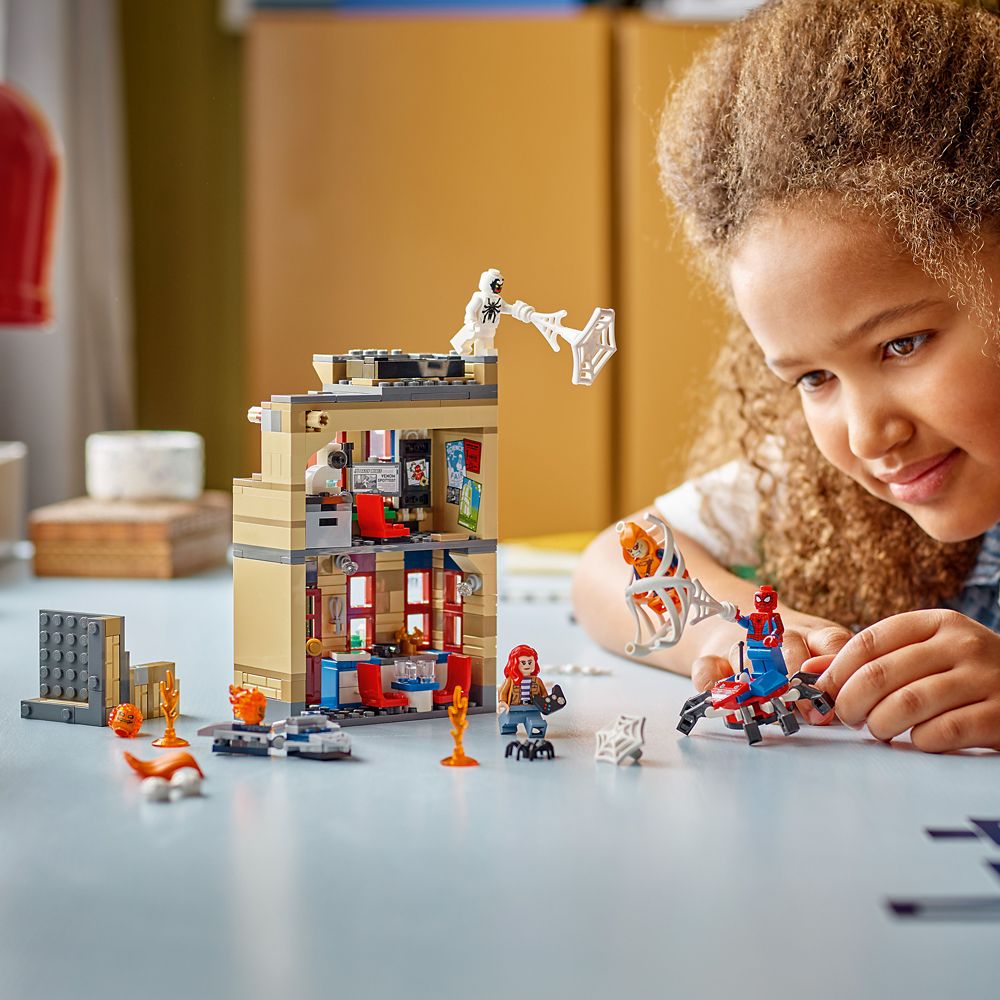 LEGO® Peter Parker's Apartment 76317 - Marvel Spider-Man