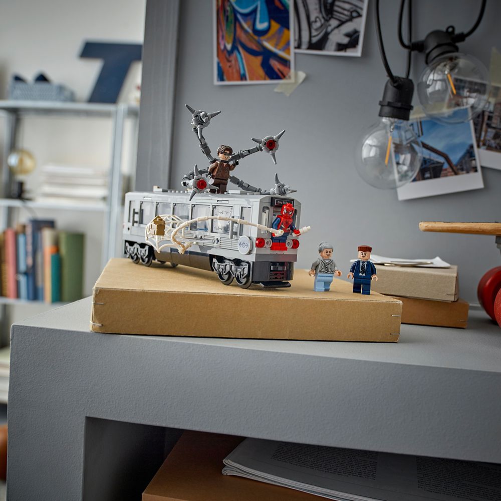 LEGO® Spider-Man vs. Doc Ock Subway Train Scene 76321 - Spider-Man 2