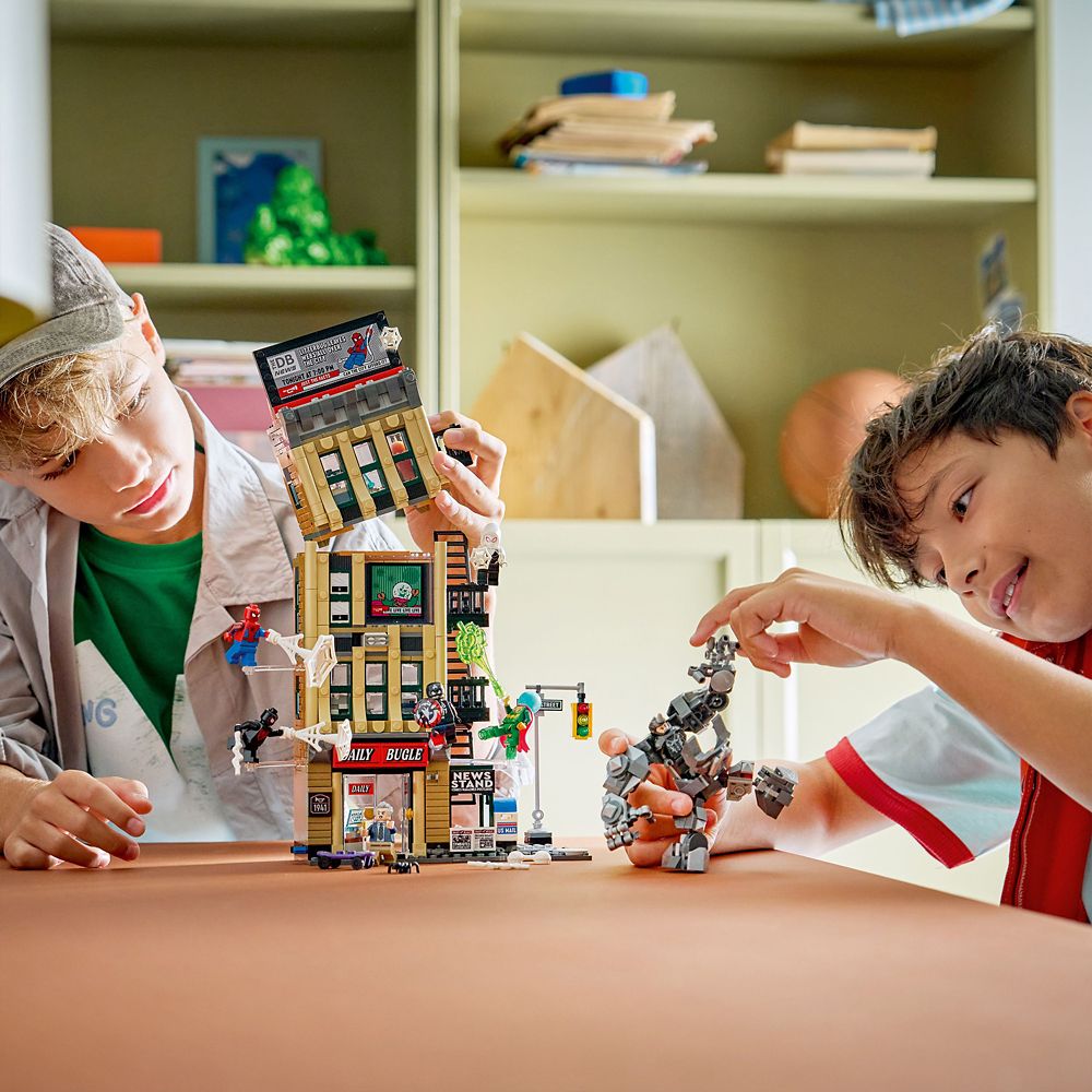 LEGO&reg; Spider-Man vs. Mysterio: The Daily Bugle 76342