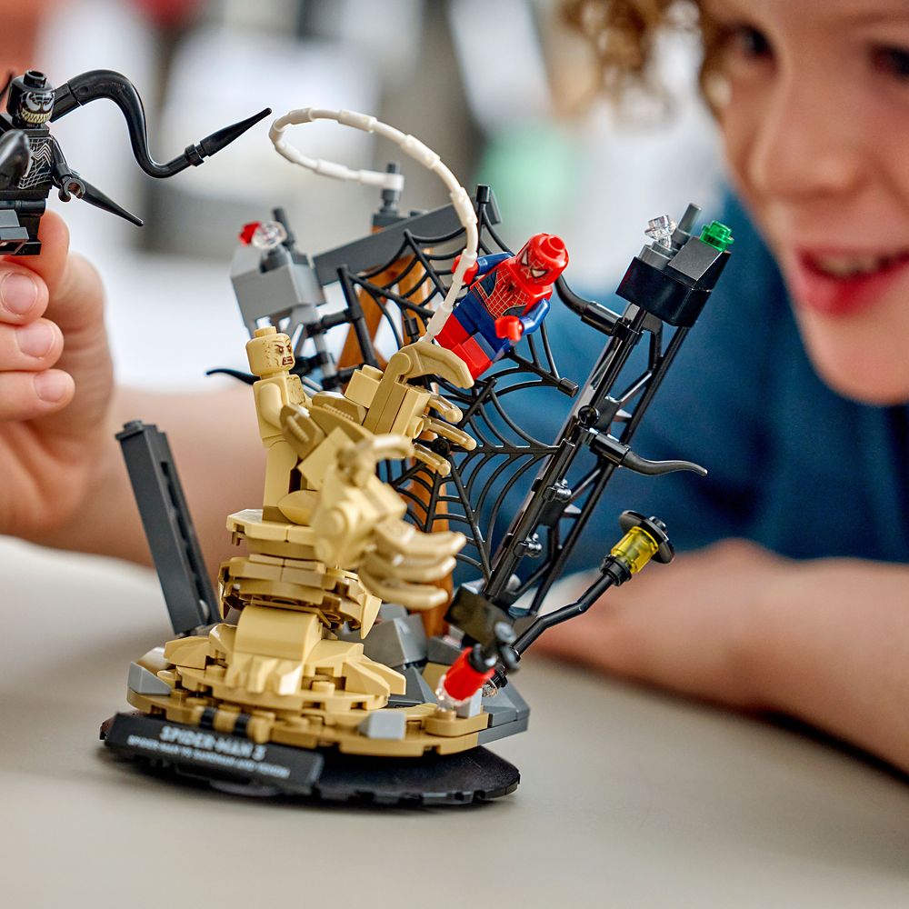 LEGO&reg; Epic Battle: Spider-Man vs. Sandman 76334 &ndash; Spider-Man 3
