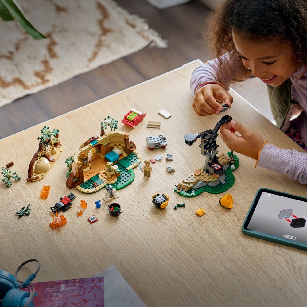 LEGO&reg; Yoda's Hut and Jedi Training 75422 &ndash; Star Wars SMART Play&trade;
