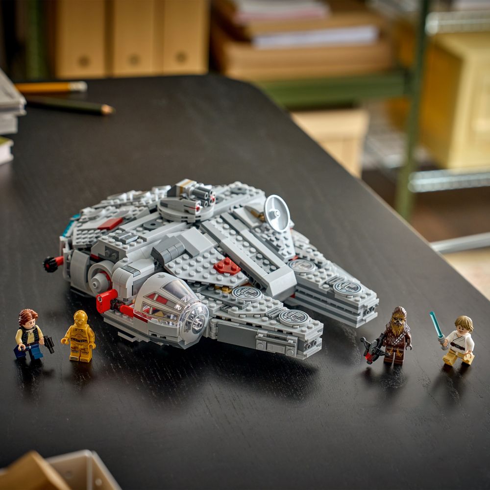 LEGO&reg; Millennium Falcon 75426 &ndash; Star Wars SMART Play&trade;