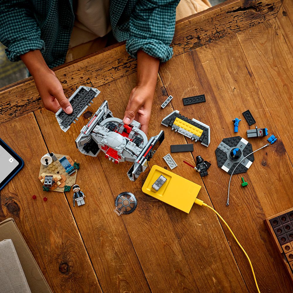 LEGO&reg; Darth Vader&rsquo;s TIE Fighter 75421 &ndash; Star Wars SMART Play&trade;