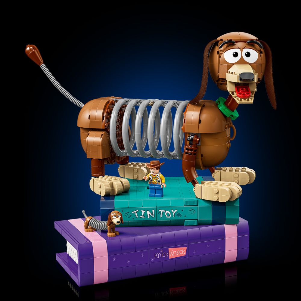 LEGO&reg; Slinky Dog Bookends Set 43301 &ndash; Toy Story