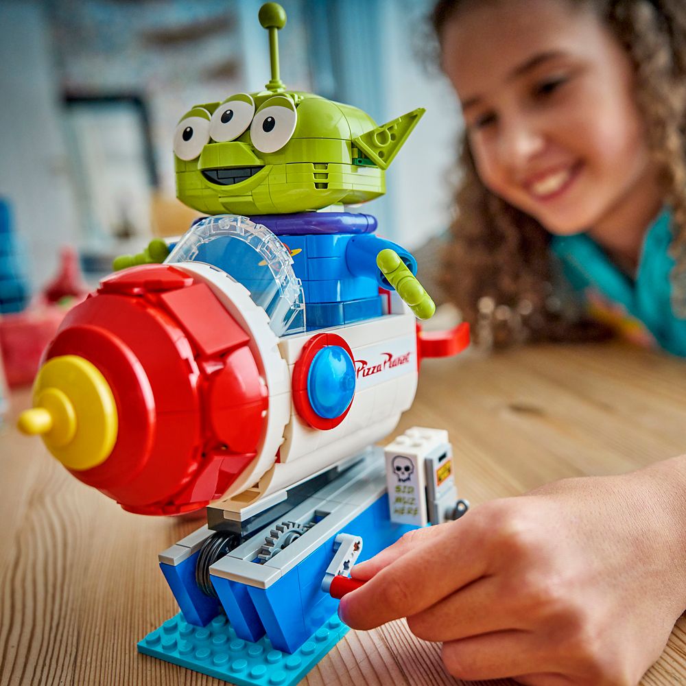 LEGO&reg; Toy Story Alien with Pizza Planet Rocket Ride 43307 &ndash; Toy Story