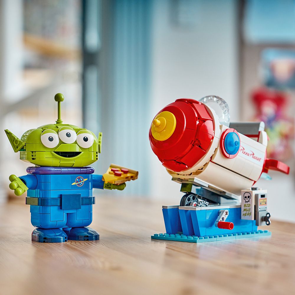 LEGO&reg; Toy Story Alien with Pizza Planet Rocket Ride 43307 &ndash; Toy Story