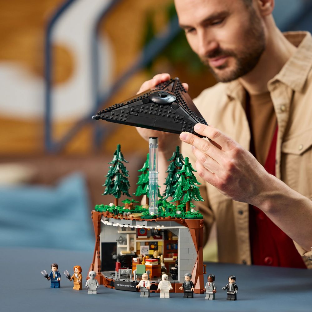 LEGO&reg; Ideas The X-Files: The Truth Is Out There 21369