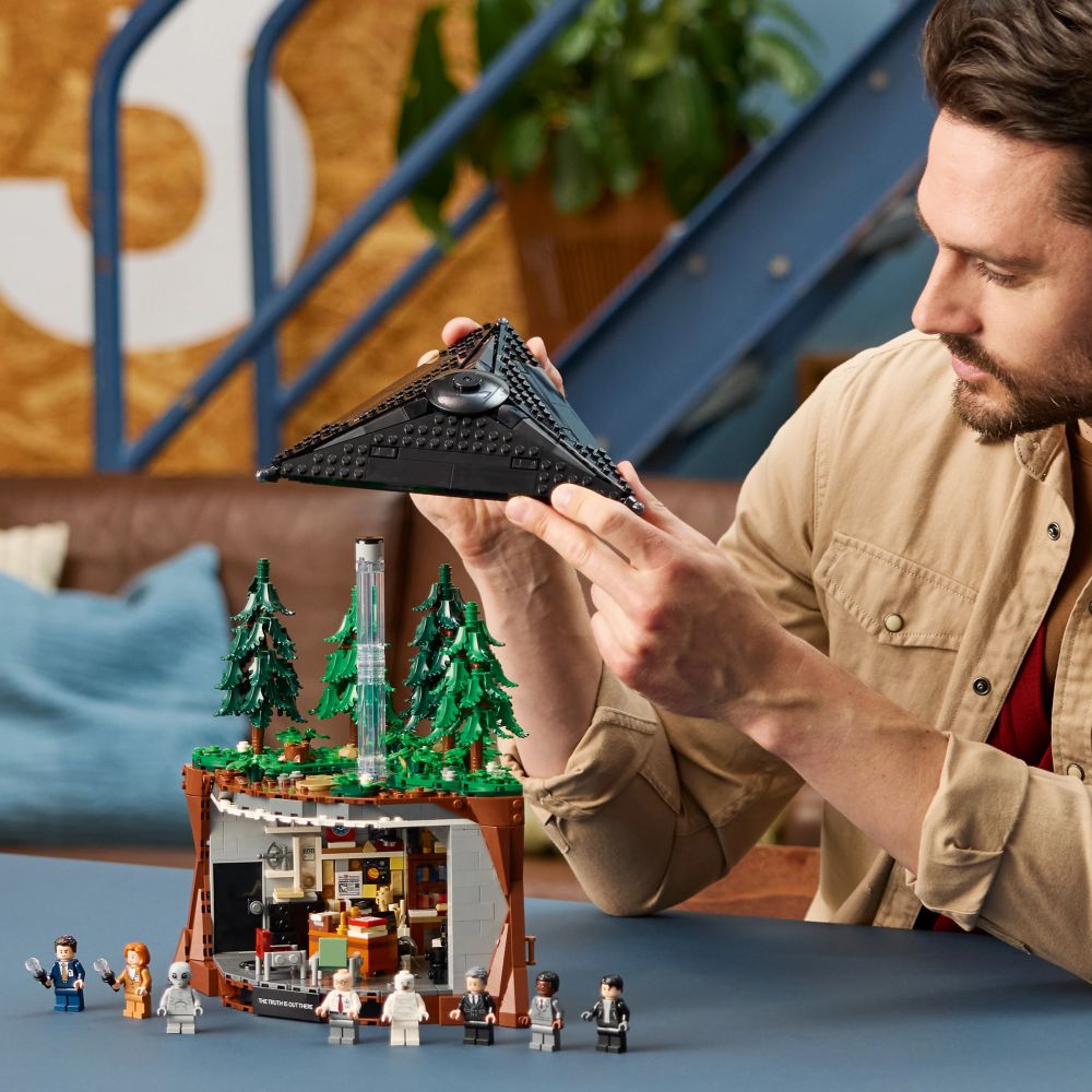 LEGO&reg; Ideas The X-Files: The Truth Is Out There 21369