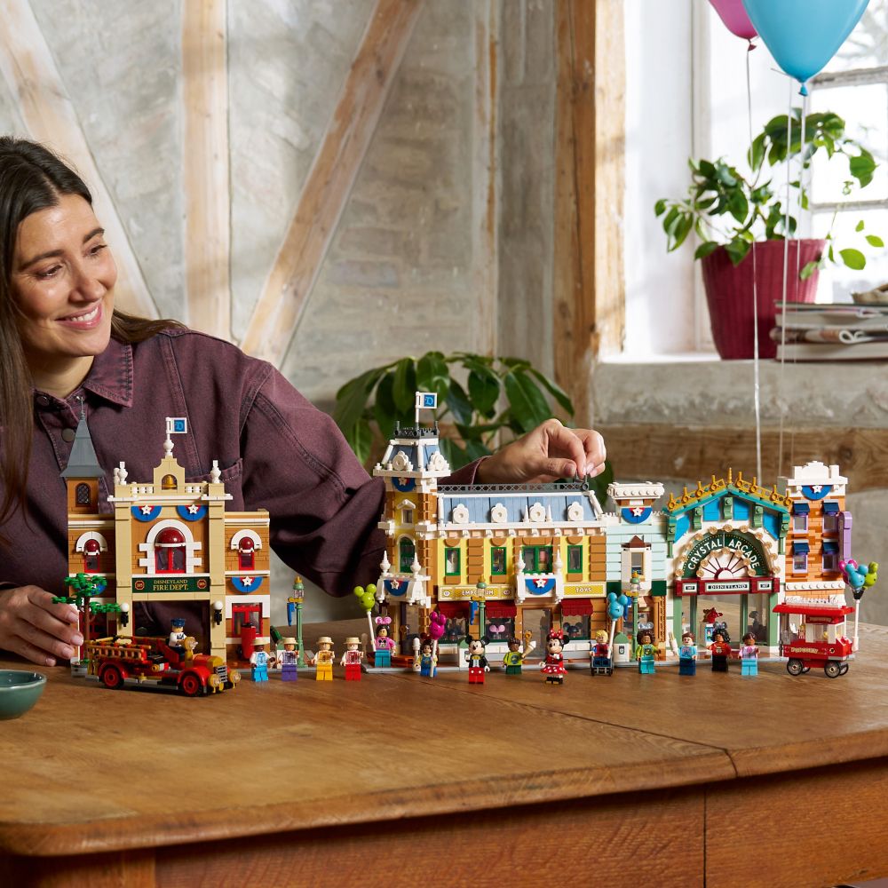 LEGO&reg; Disney Main Street U.S.A. 43302