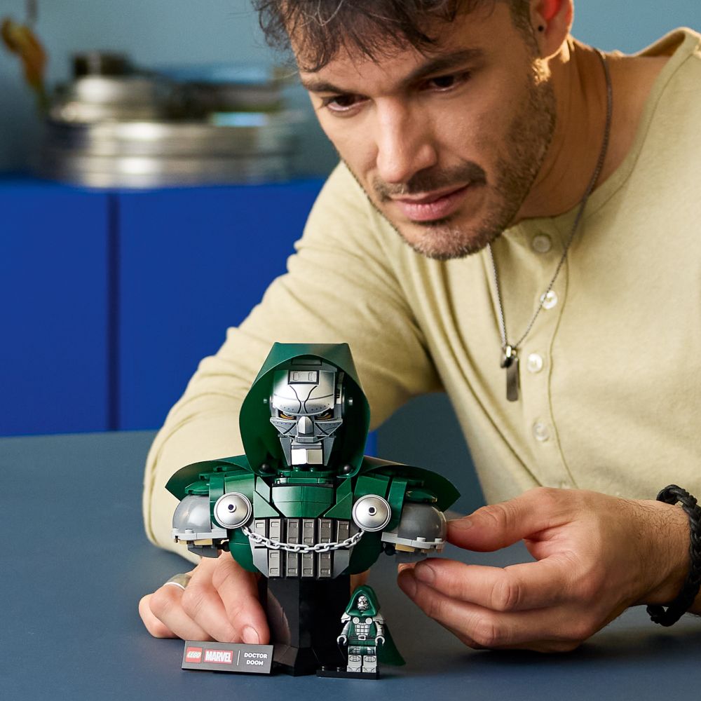 LEGO&reg; Doctor Doom Bust 76345 &ndash; Avengers: Doomsday