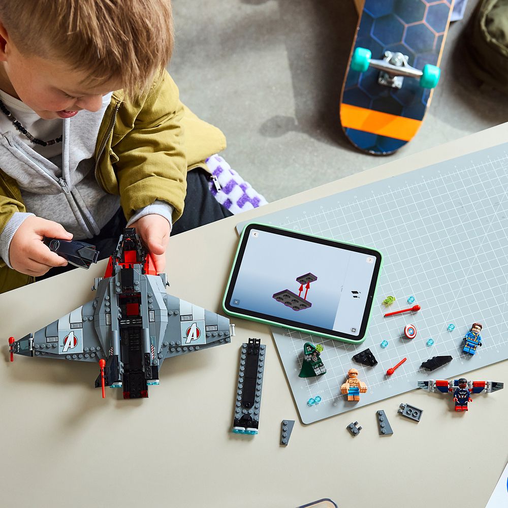 LEGO&reg; Avengers: Doomsday Quinjet 76347