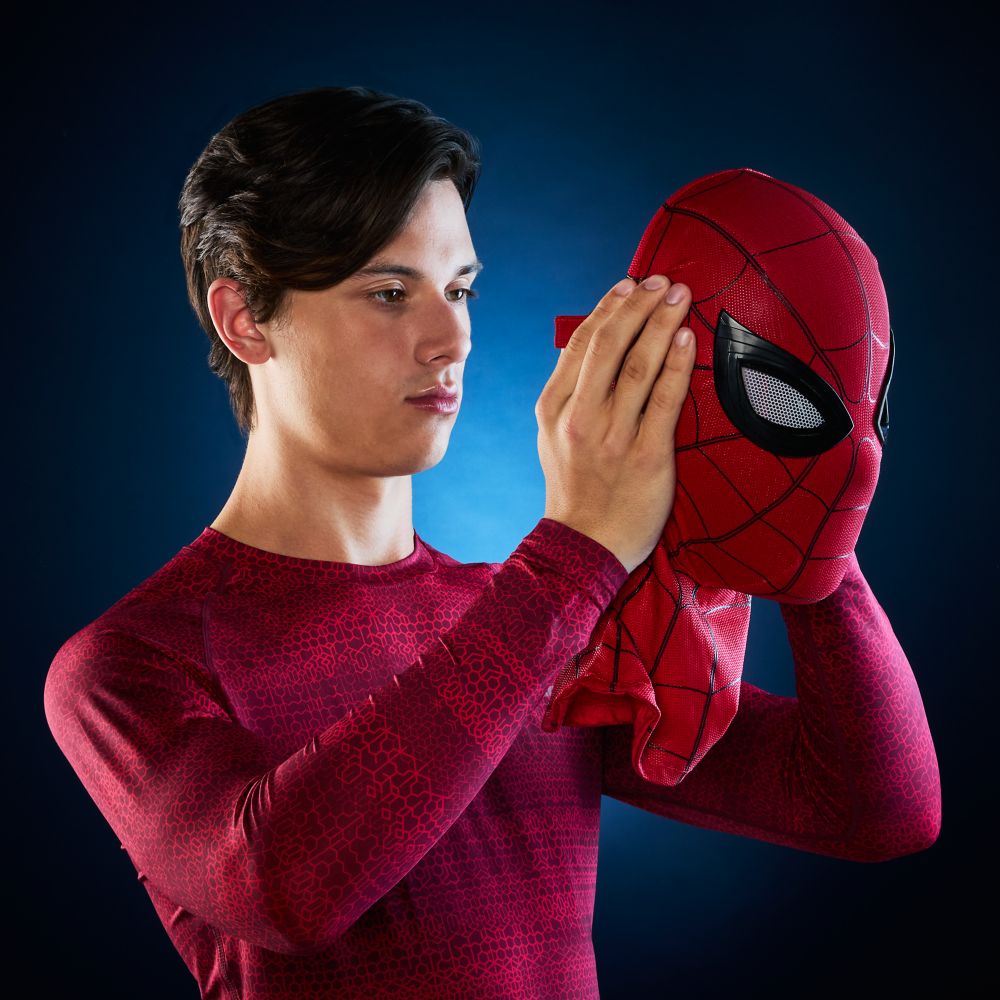 Spider-Man Electronic Expressive Mask by Hasbro &ndash; Spider-Man: Homecoming &ndash; Marvel Legends Series