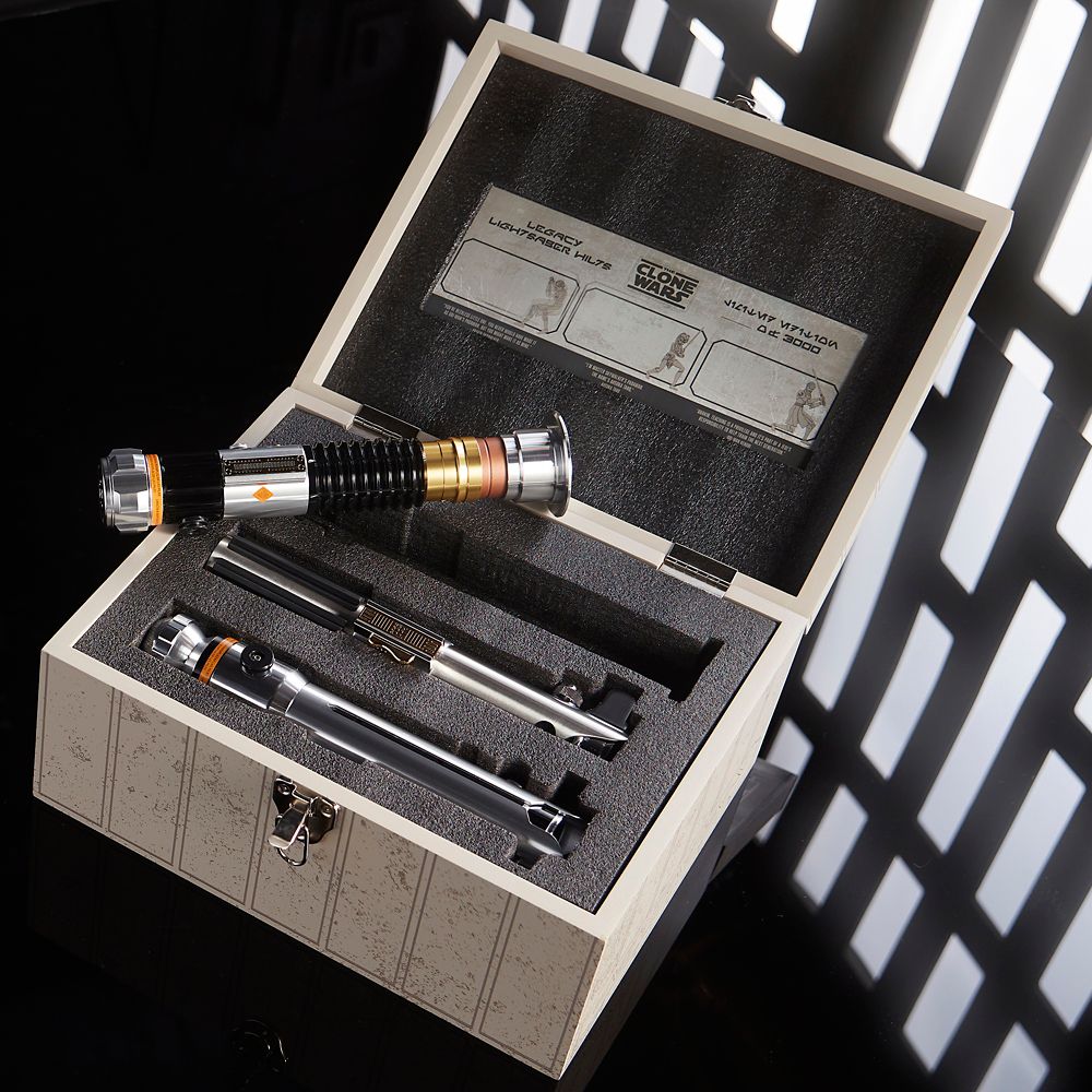 Star Wars: The Clone Wars LIGHTSABER Hilt Set &ndash; Limited Edition