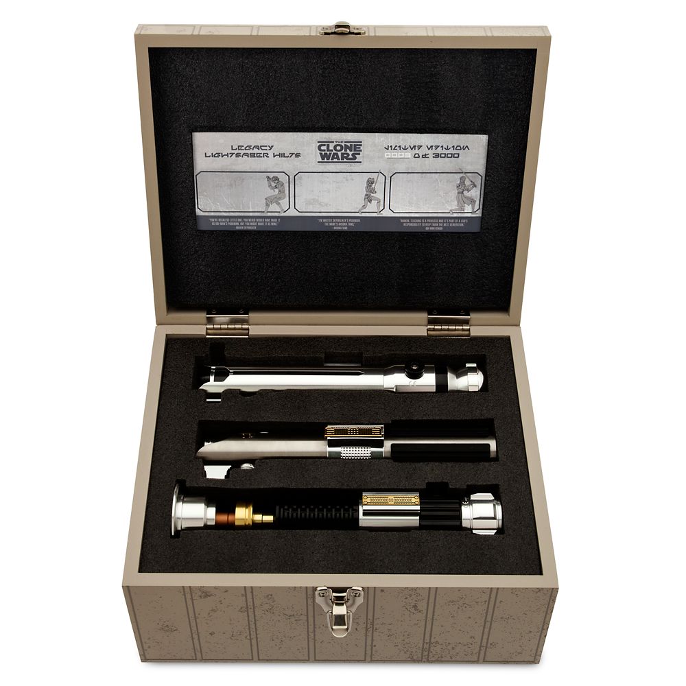 Star Wars: The Clone Wars LIGHTSABER Hilt Set &ndash; Limited Edition