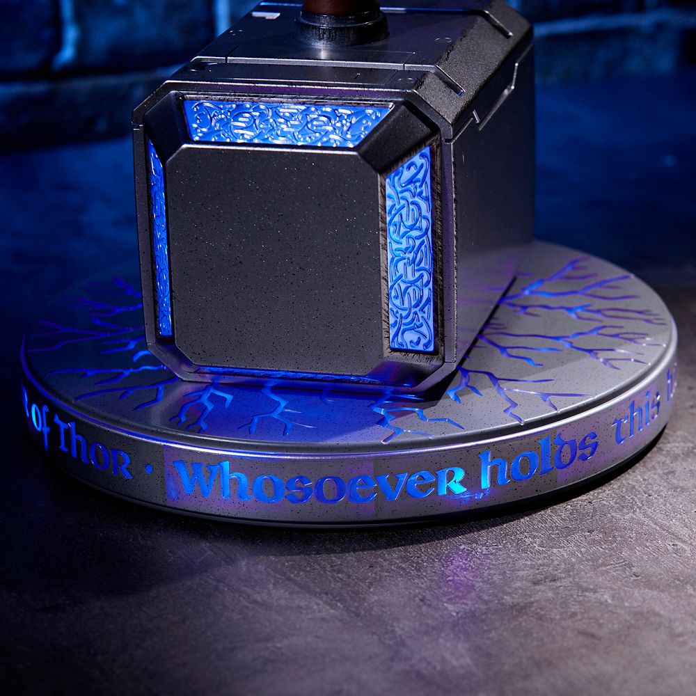 Thor Mj&ouml;lnir Hammer with Lights and Sound Effects &ndash; Marvel Vault