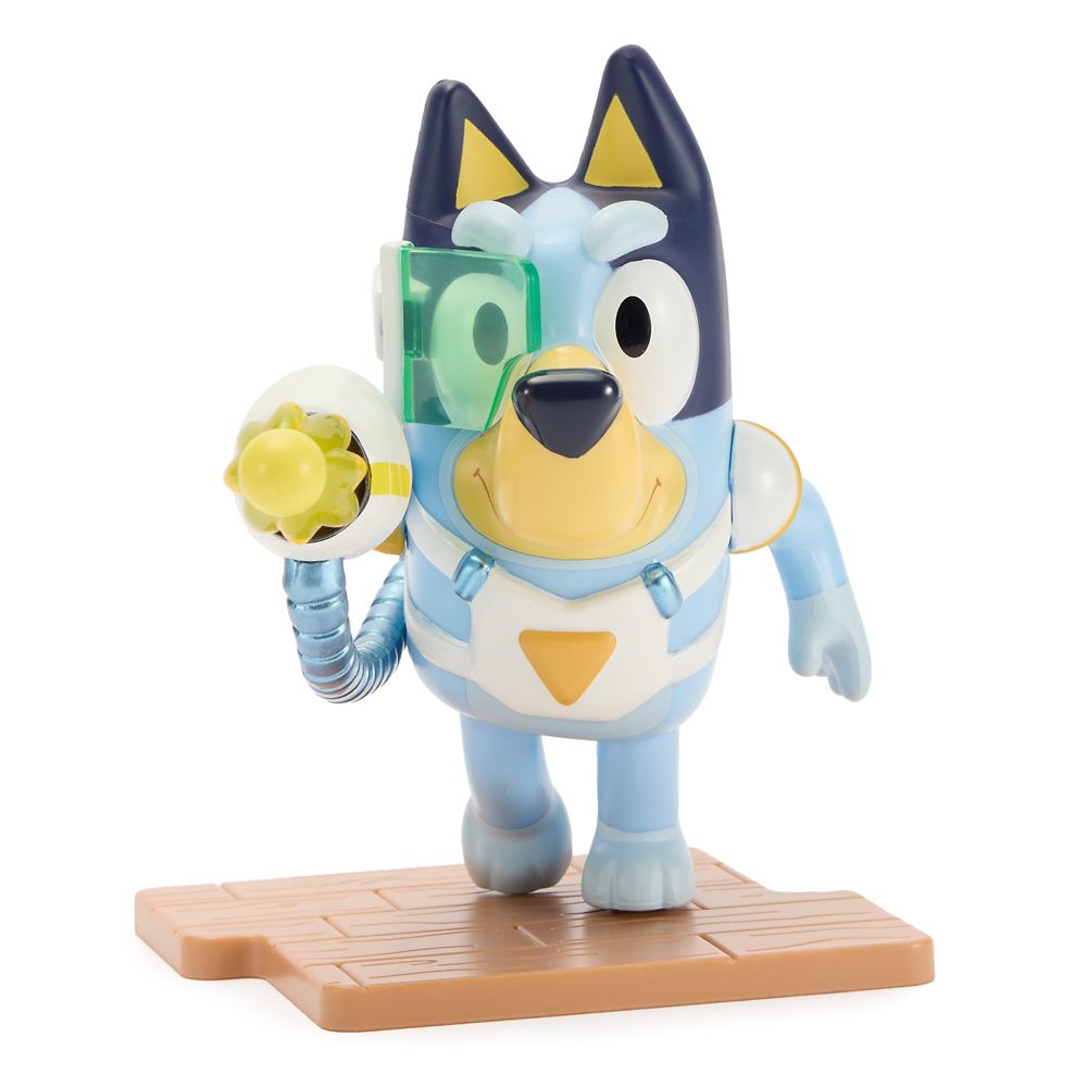 Bluey Studio Collection Figure &ndash; Surprise Blaster Bluey