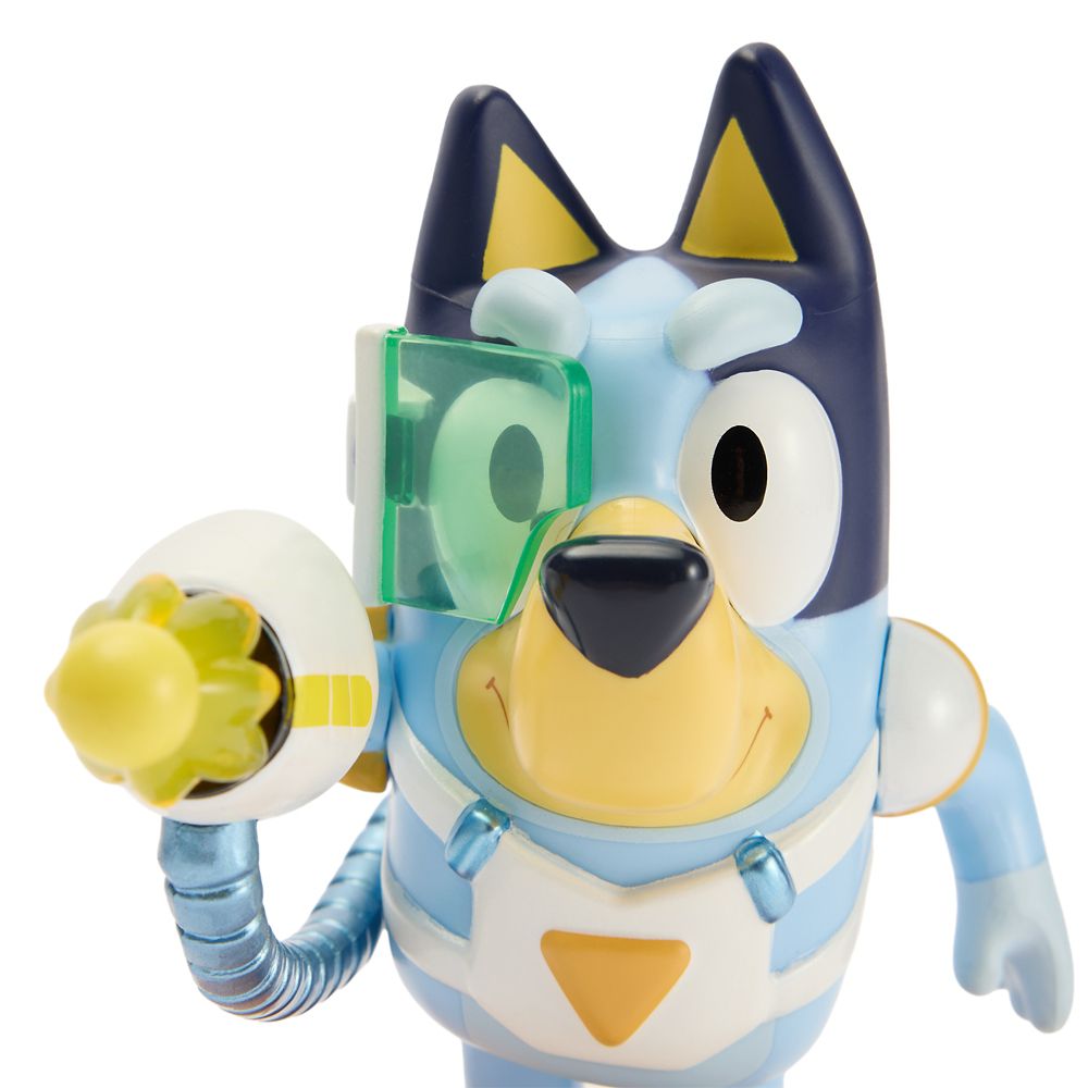 Bluey Studio Collection Figure &ndash; Surprise Blaster Bluey