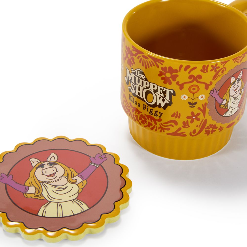 Miss Piggy Mug and Coaster Set &ndash; The Muppet Show 50th Anniversary &ndash; Exclusive