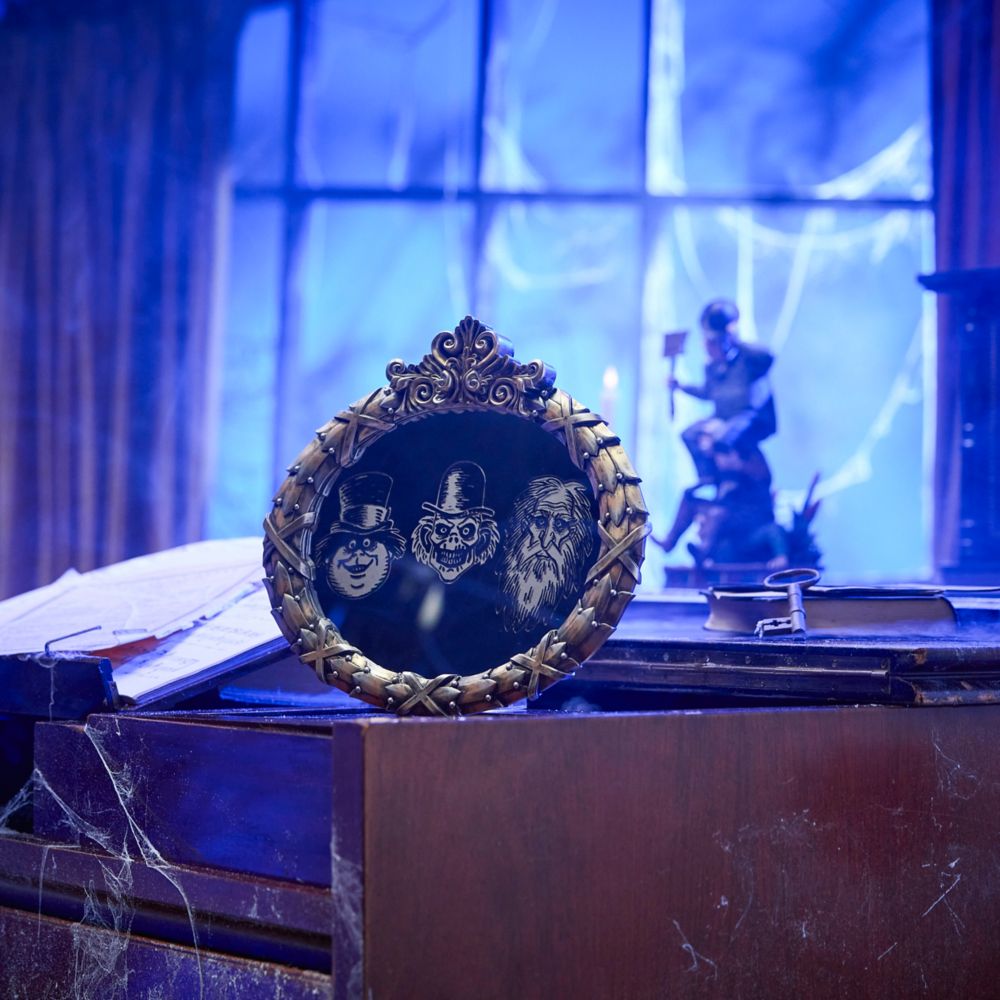 Hitchhiking Ghosts Mirror &ndash; The Haunted Mansion