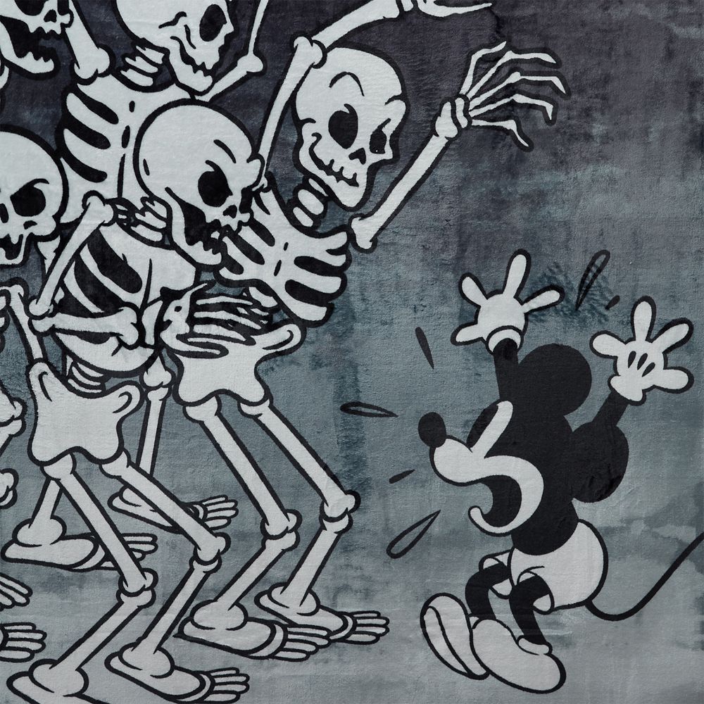Mickey Mouse Throw Blanket &ndash; The Haunted House