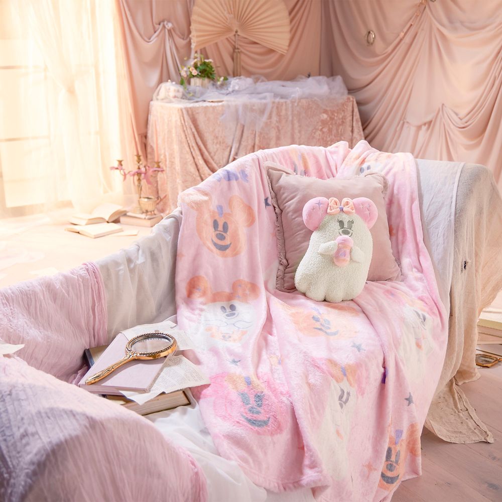 Mickey and Minnie Mouse Cutie Ghost Throw