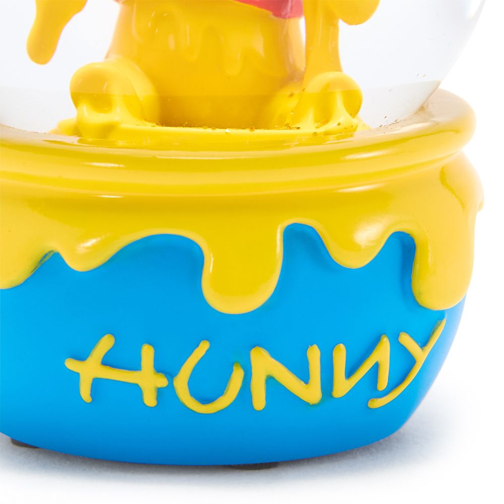 Winnie the Pooh Mini Snow Globe