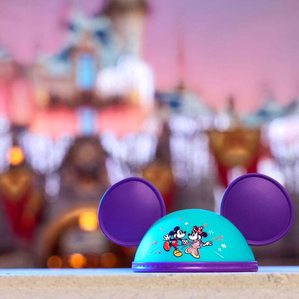 Mickey and Minnie Mouse ''EAR''esistibles Collectible – Walt