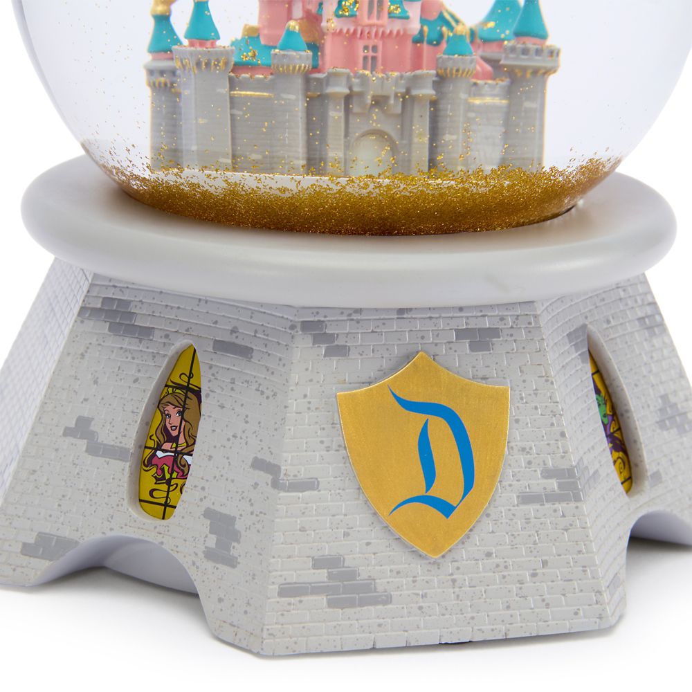 Sleeping Beauty Castle Light-Up Snow Globe &ndash; Disneyland