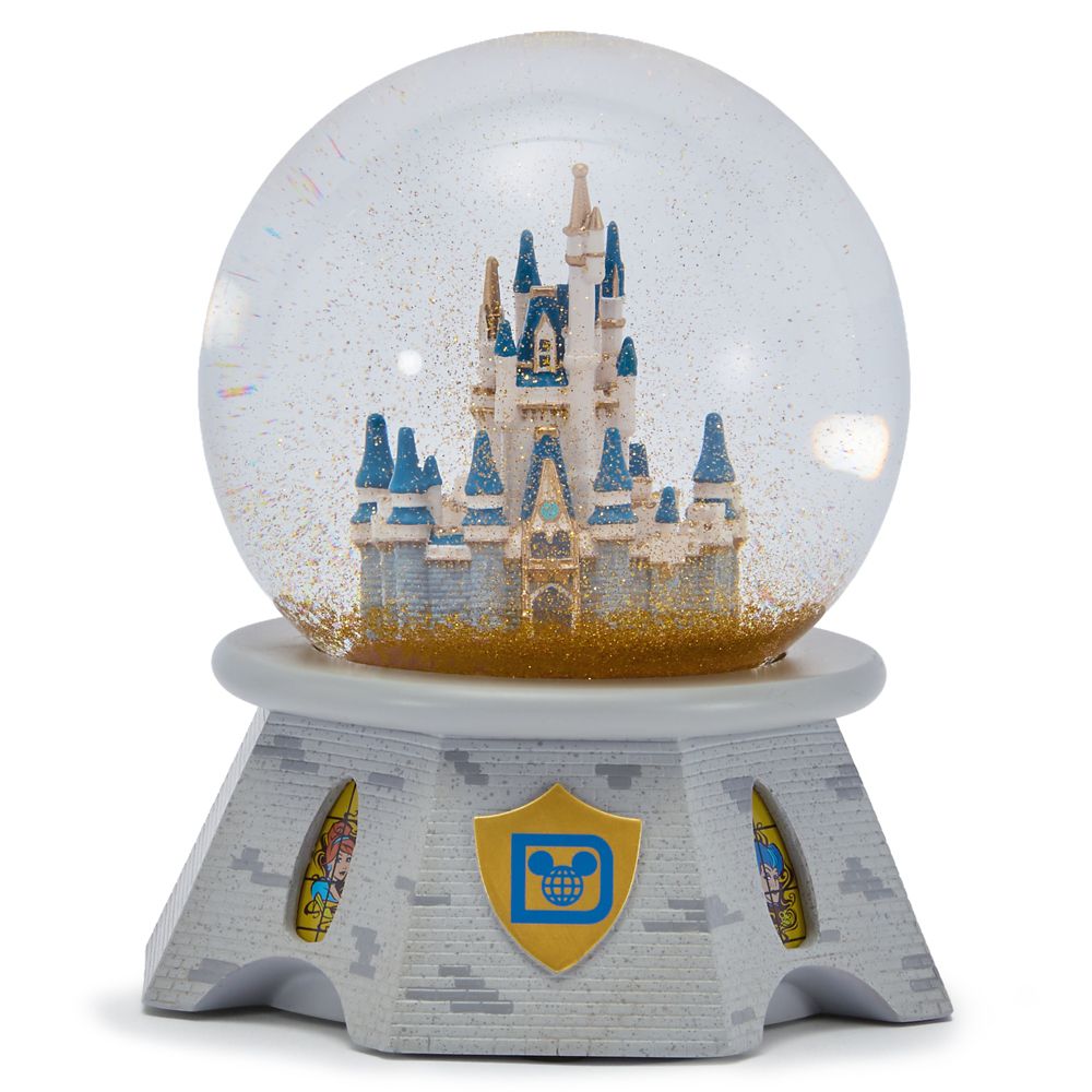 Cinderella Castle Light-Up Snow Globe &ndash; Walt Disney World