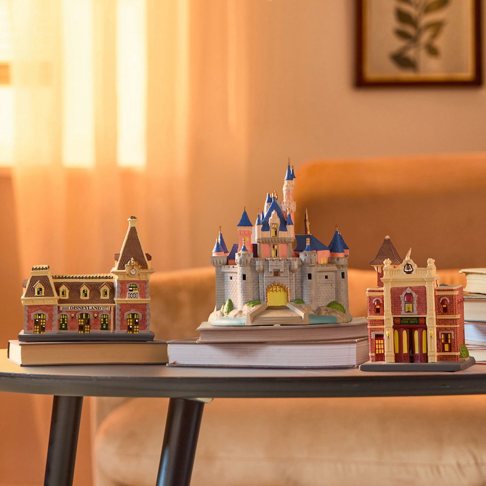 Sleeping Beauty Castle Light Up Figure &ndash; Disneyland &ndash; Disney Signature Collectibles Small Kingdom &ndash; D23: The Ultimate Disney Fan Event