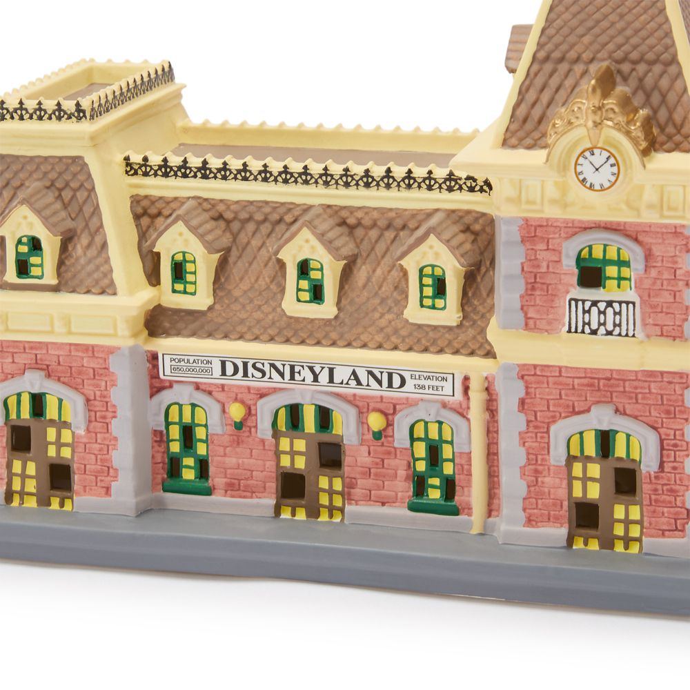 Disneyland Railroad Station Light Up Figure &ndash; Disney Signature Collectibles Small Kingdom &ndash; D23: The Ultimate Disney Fan Event