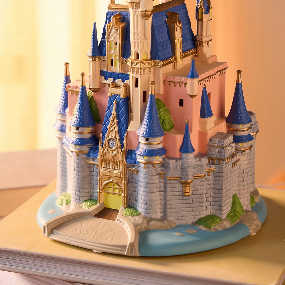 Cinderella Castle Light Up Figure &ndash; Walt Disney World &ndash; Disney Signature Collectibles Small Kingdom &ndash; D23: The Ultimate Disney Fan Event