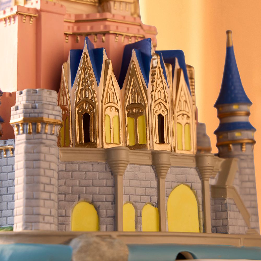 Cinderella Castle Light Up Figure &ndash; Walt Disney World &ndash; Disney Signature Collectibles Small Kingdom &ndash; D23: The Ultimate Disney Fan Event