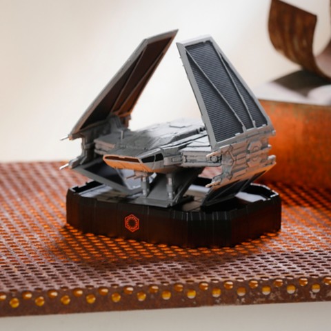 Игрушки Disney TIE Echelon Vehicle Figure with Light Effect – Star Wars: Galaxy's Edge